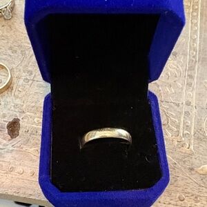 14 K wedding band size 9
